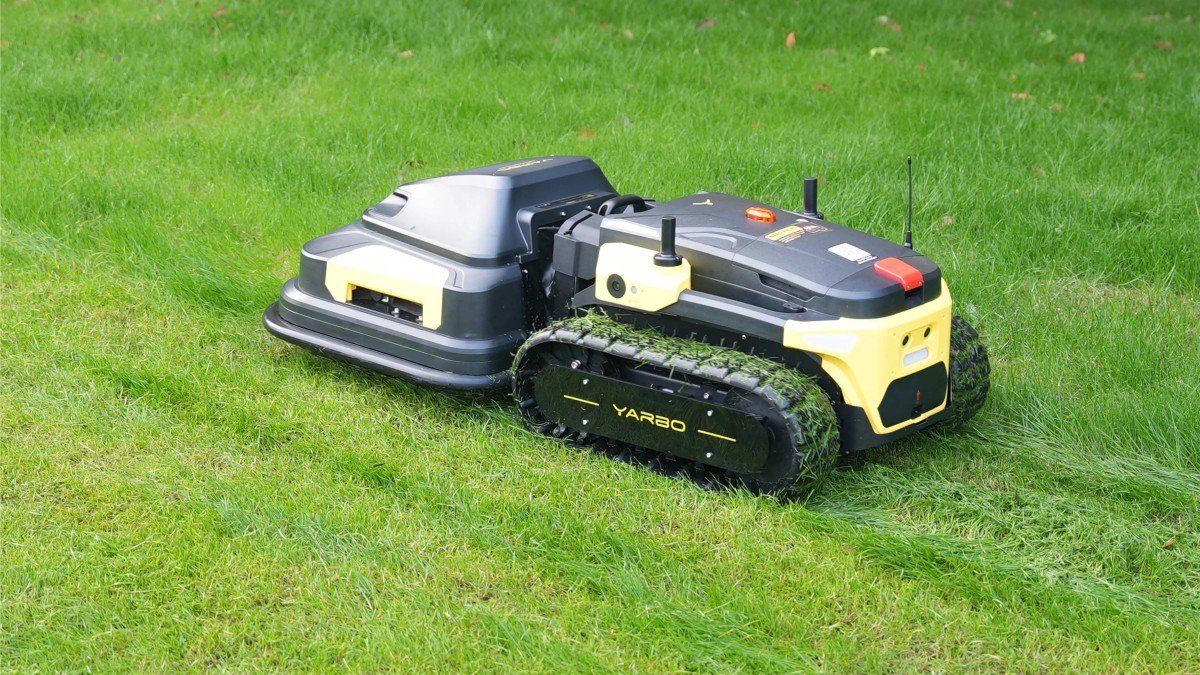 2024 Yarbo Lawn Mower side view grass profile