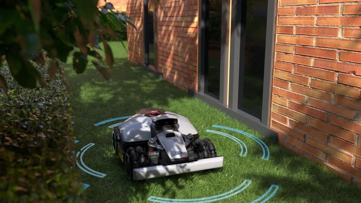 2025 Mammotion Luba Mini angle view sensors infographic