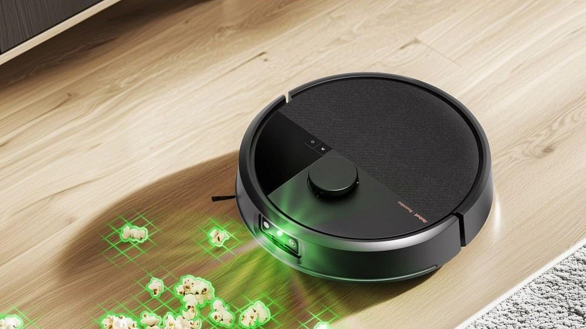 2025 iRobot Roomba Max 705 clean action graphic