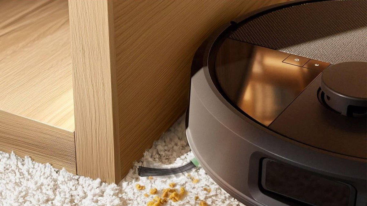 2025 iRobot Roomba Max 705 edge cleaning view