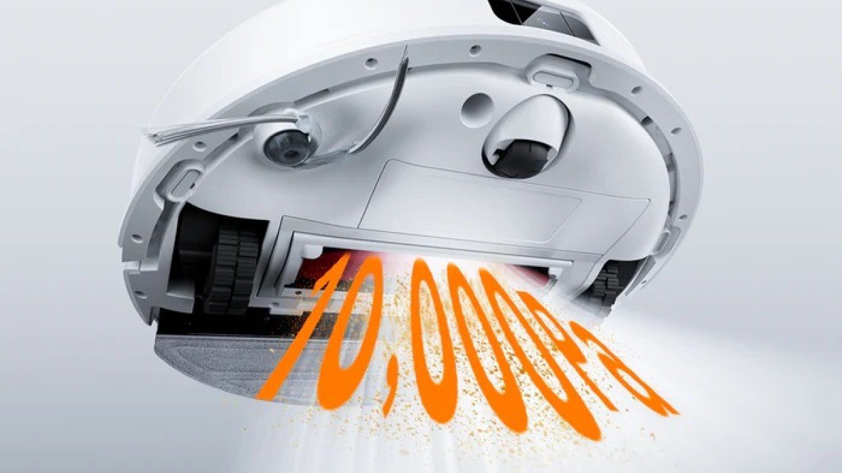 2025 Roborock Q10 S5+ suction debris close up