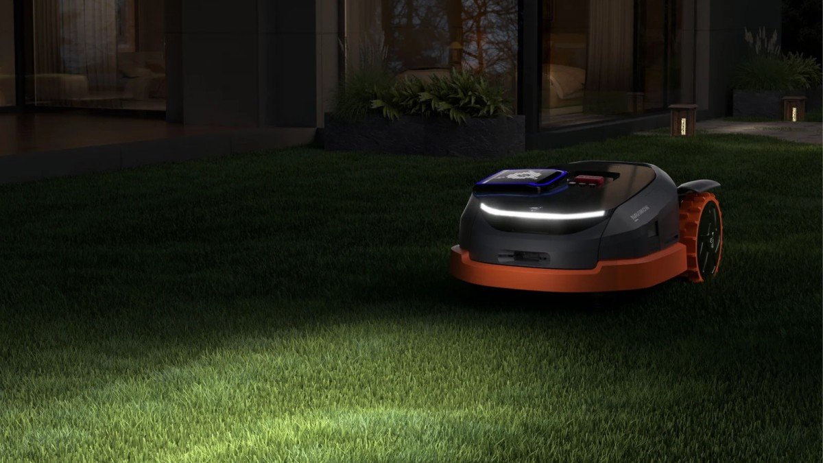 2025 Segway Navimow X390 night work