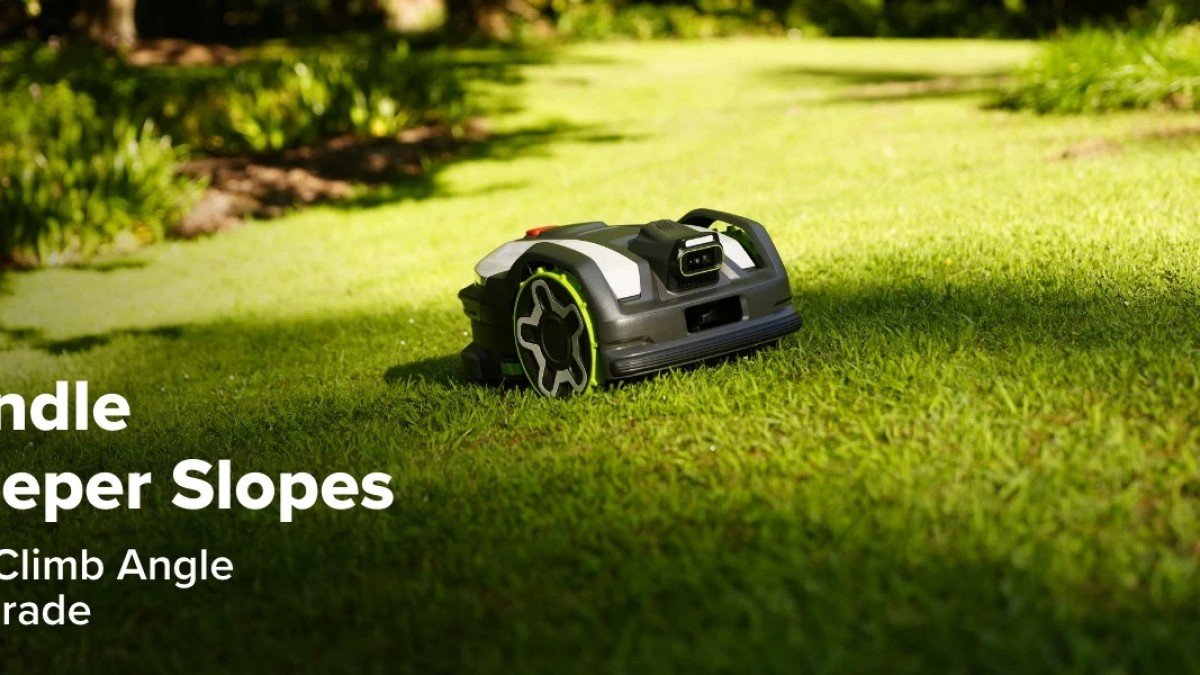 2025 Greenworks AiMowbot C20 lawn action