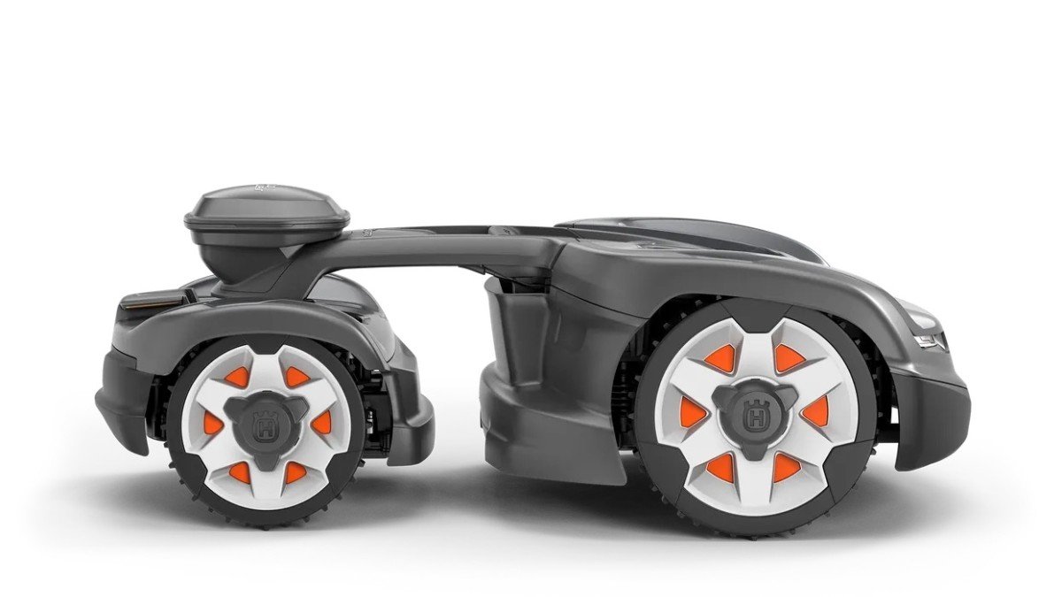 2025 Husqvarna 435 iQ side view