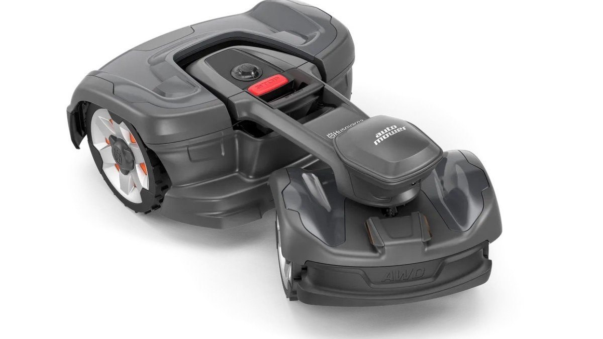 2025 Husqvarna 435 iQ top angled shot