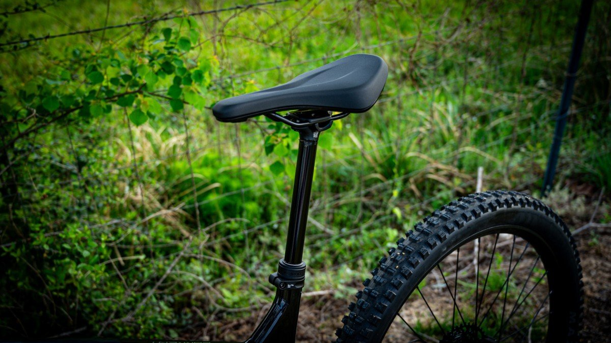 2026 Aventon Current ADV  dropper post.jpg