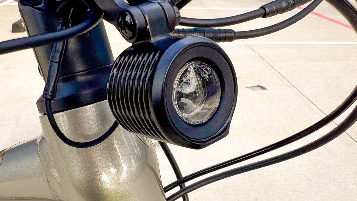 2026 Velotric Tempo front light.jpg