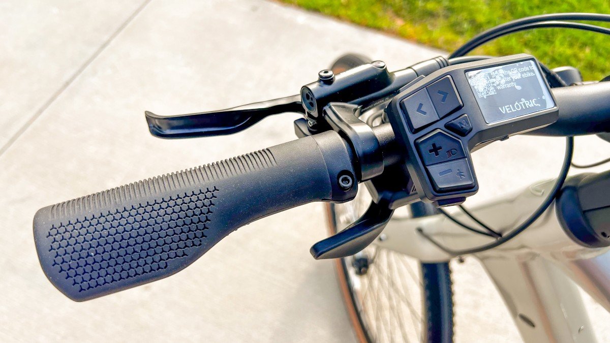 2026 Velotric Tempo locking grips.jpg