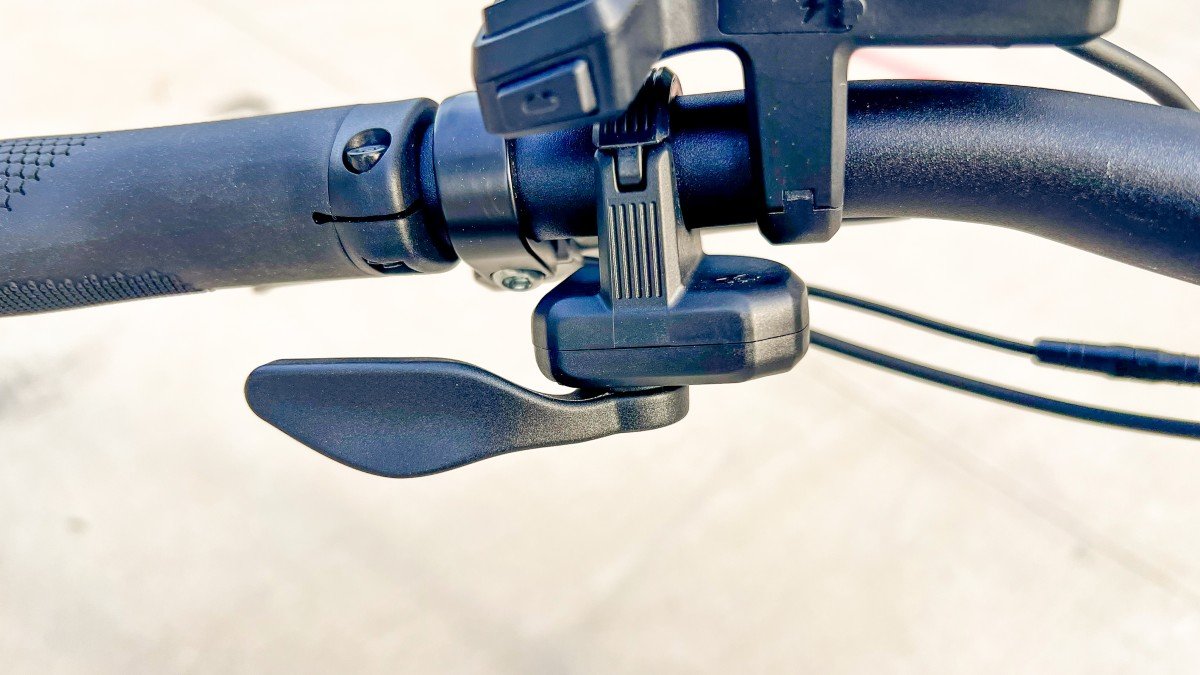 2026 Velotric Tempo throttle.jpg