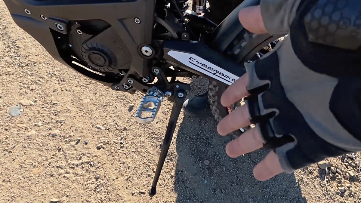 2024 Cyberbike Charger R1 kickstand sensor.png