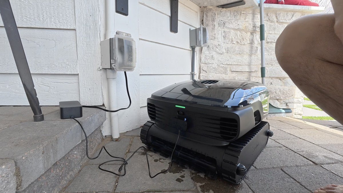 2026 Beatbot Sora 70 charge station.png