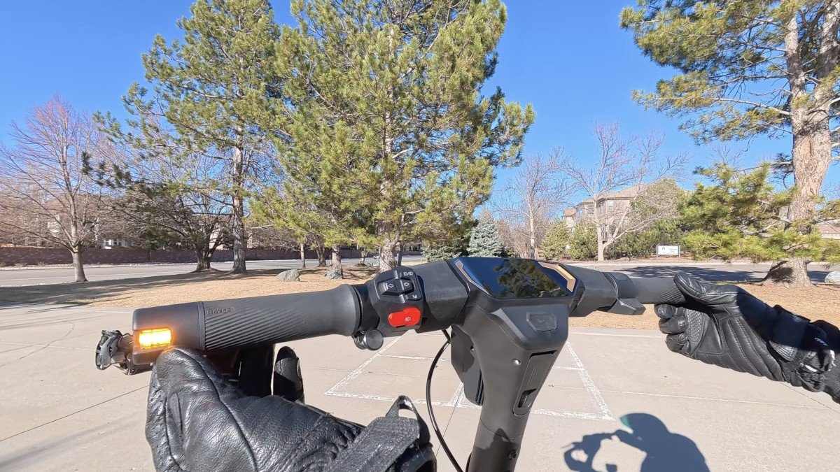 2026 NAVEE UT5 Ultra X Turn signals.png 2026 NAVEE UT5 Ultra X Turn signals.png