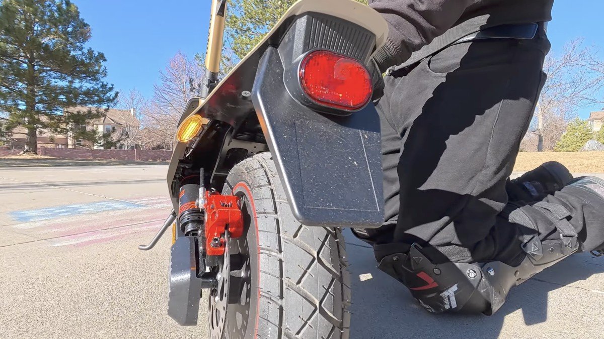 2026 NAVEE UT5 Ultra X tail light.png