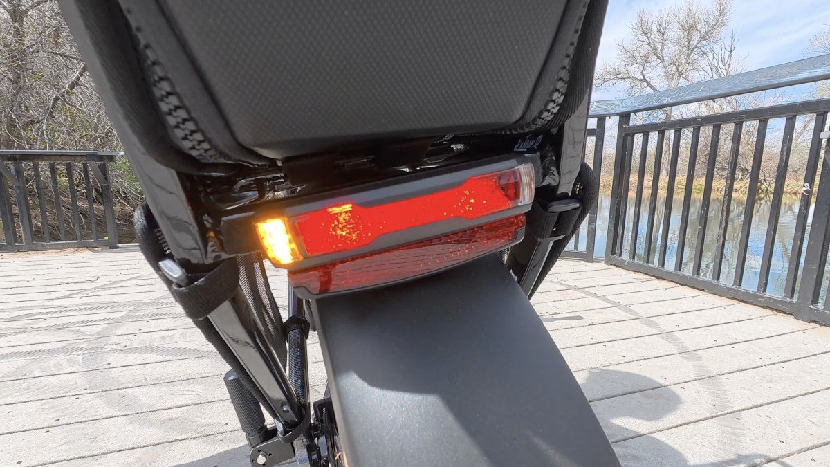 2026 Velotric GoMad rear light.png 2026 Velotric GoMad rear light.png