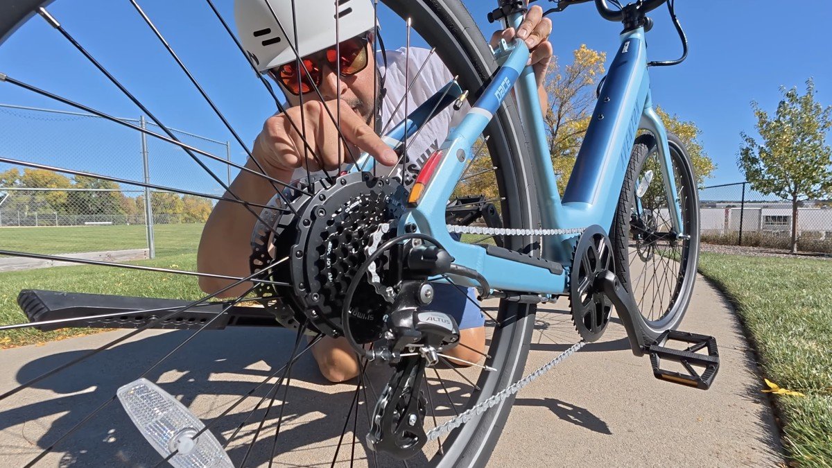 2025 Aventon Pace 4 rear light.png