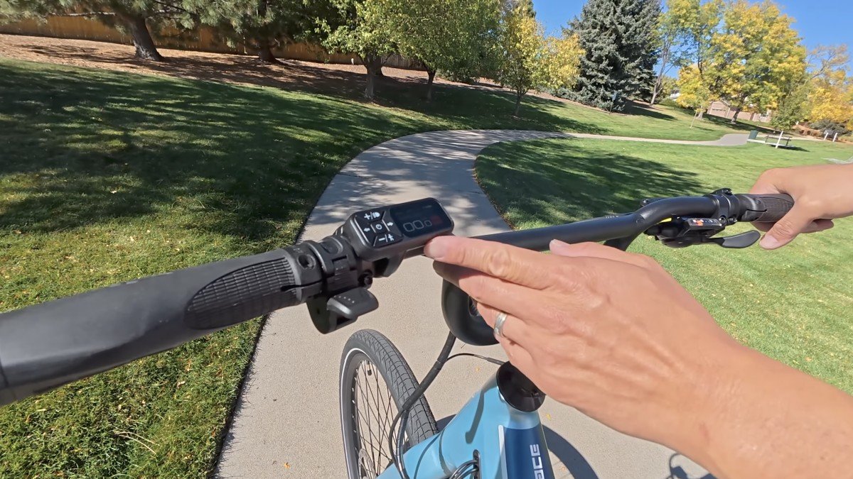 2025 Aventon Pace 4 cockpit.png