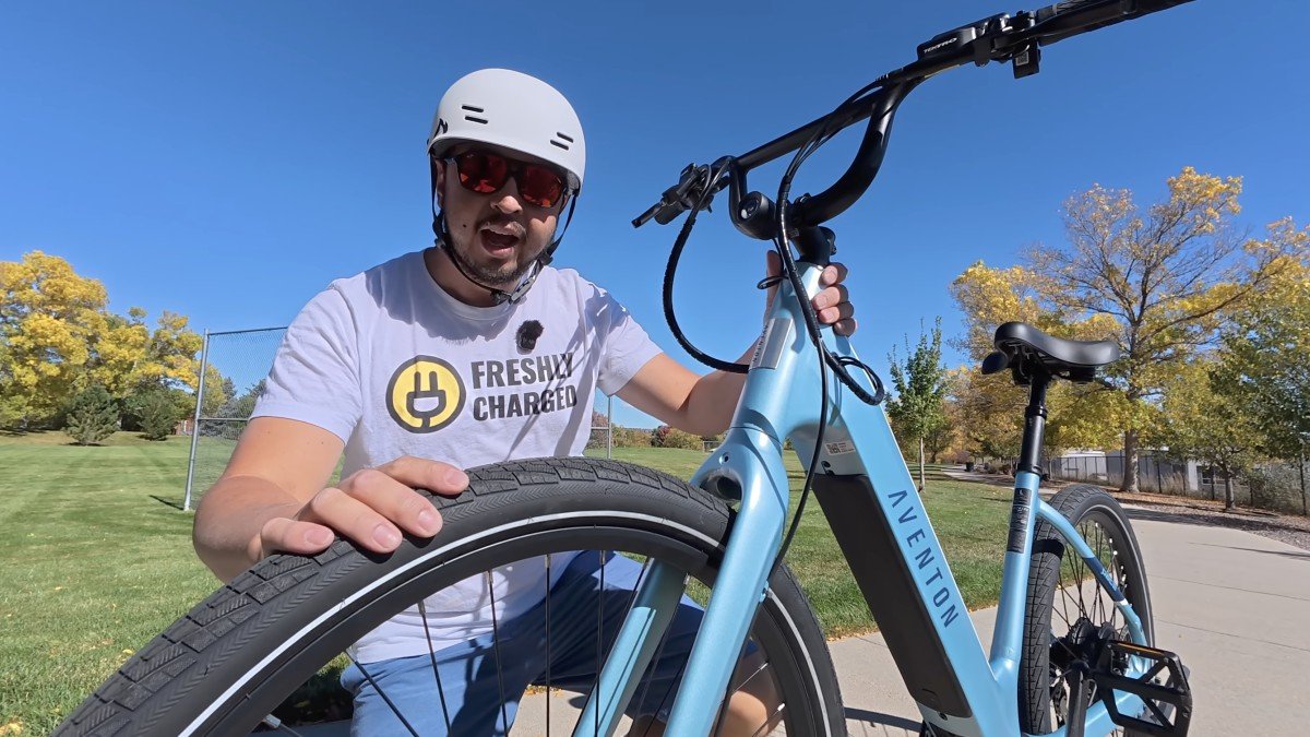 2025 Aventon Pace 4 front tire.png