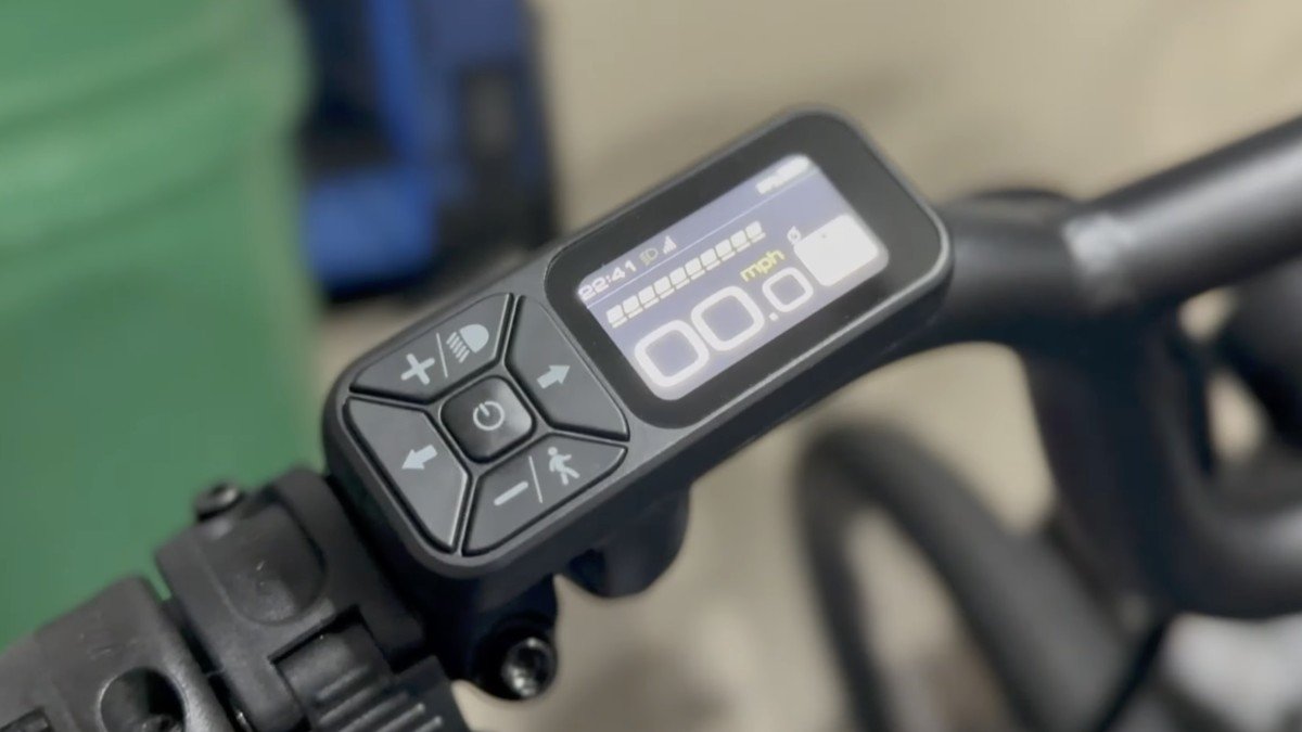 2025 Aventon Pace 4 display.png