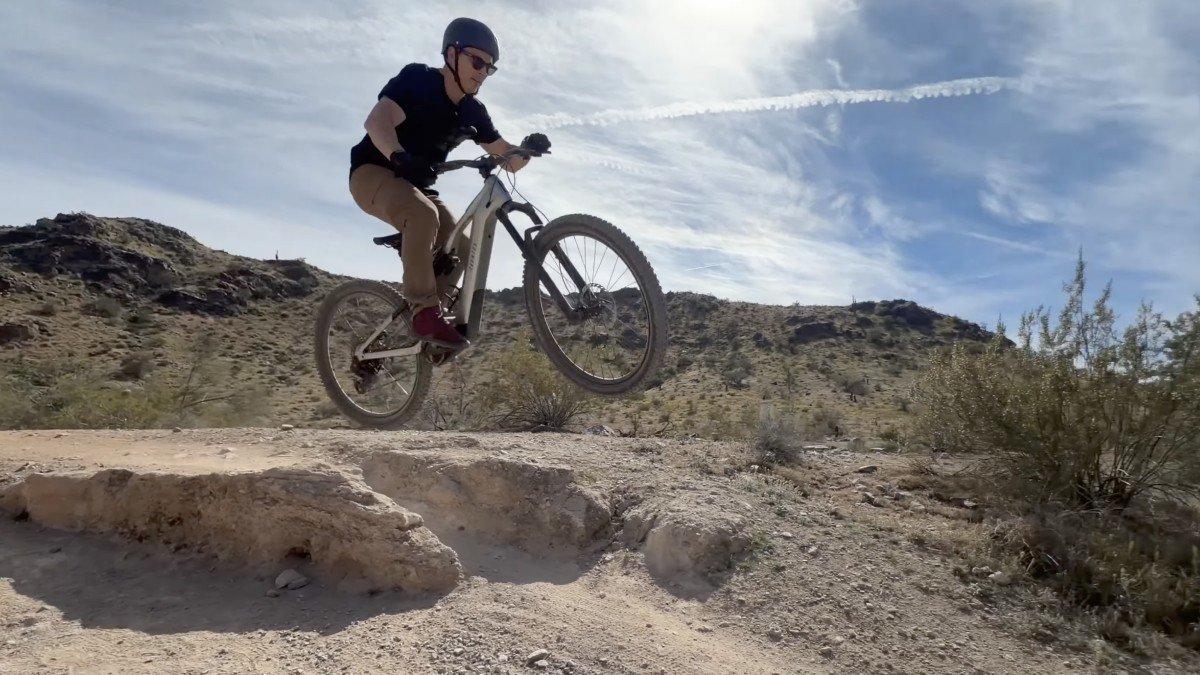 2026 Aventon Current EXP jump shot.png