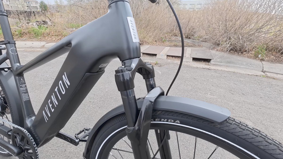 2026 Aventon Level 4 REC fenders tire.png