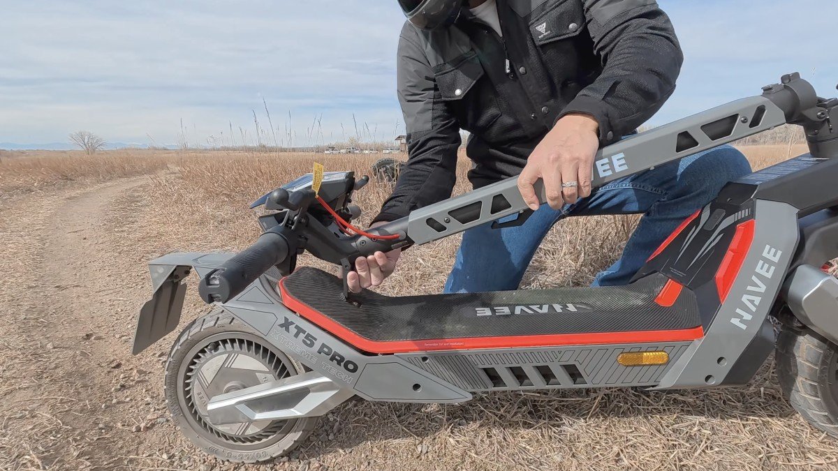 NAVEE XT5 Pro folding.png