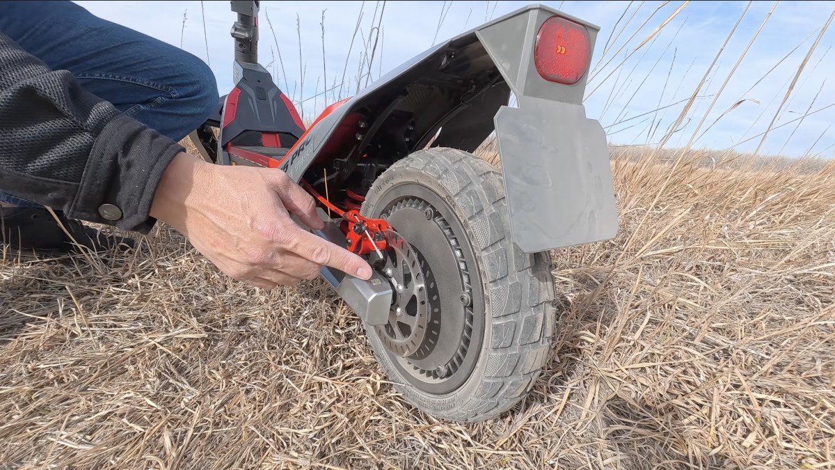 NAVEE XT5 Pro rear brake.png