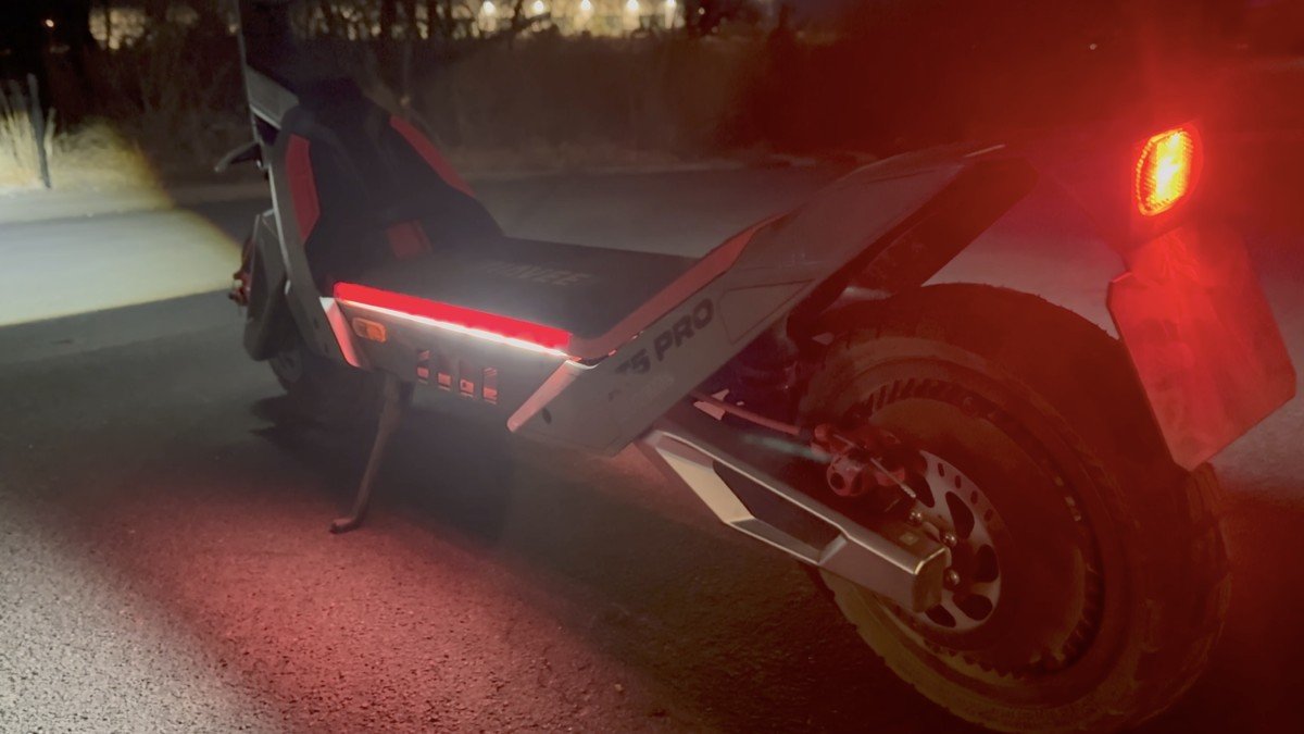 2026 NAVEE XT5 Pro deck lighting.png