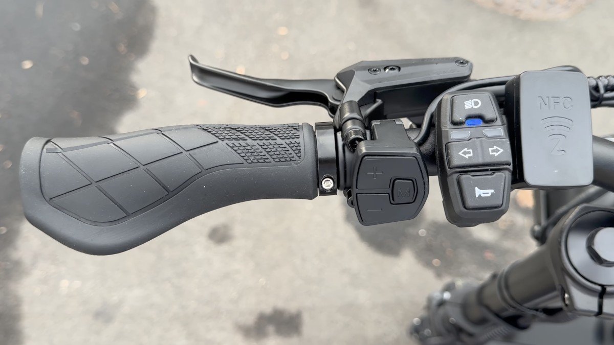 2025 Gspace Mars GTR handle detail.png