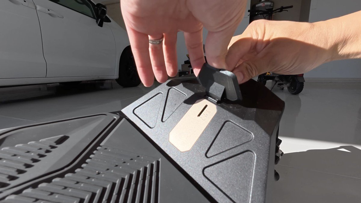 2025 InMotion RS Jet kick plate.png