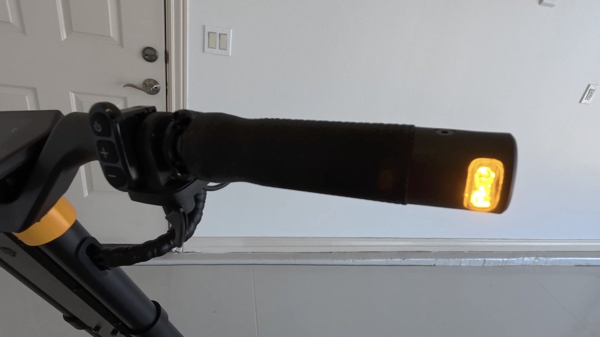 2025 InMotion RS Jet turn signals.png