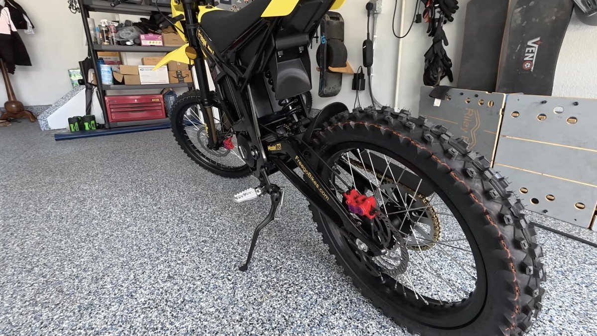 2025 Freego Nova 5 kick stand.png