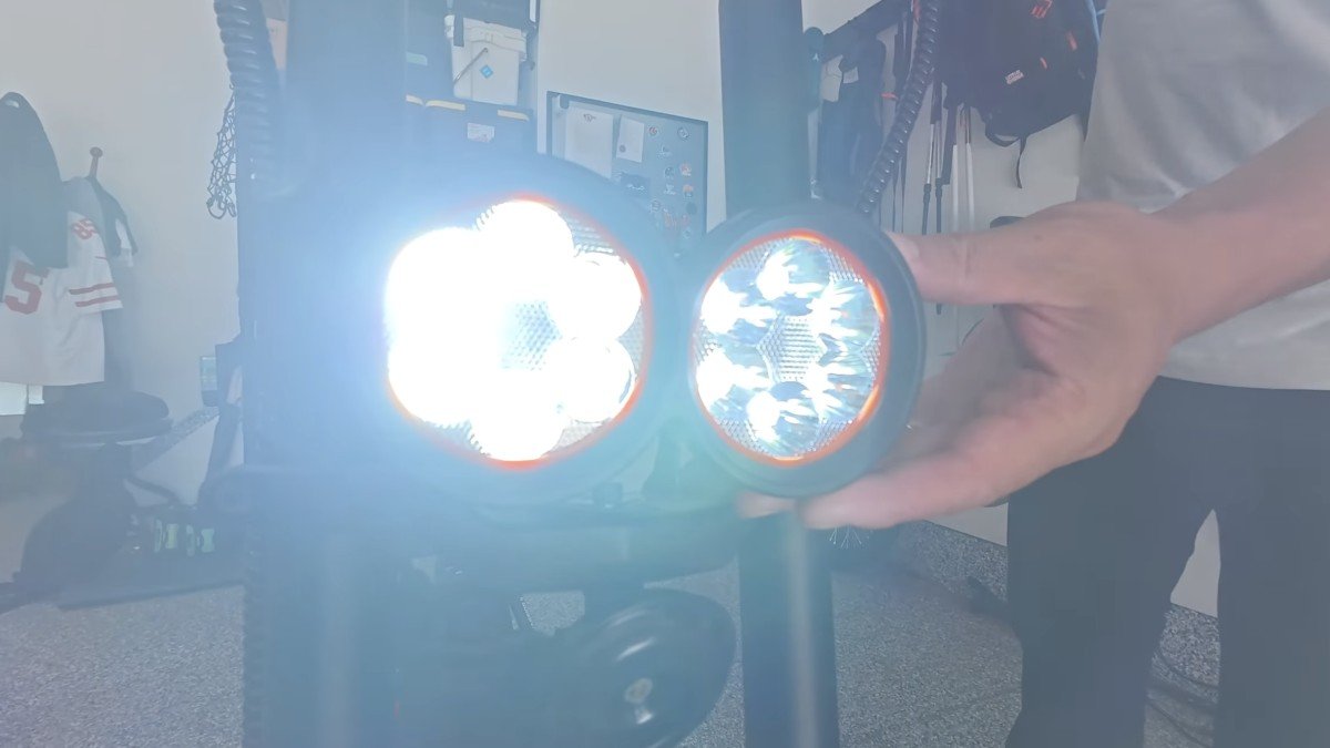 2025 Kaabo Warrior 11 Max front light.png