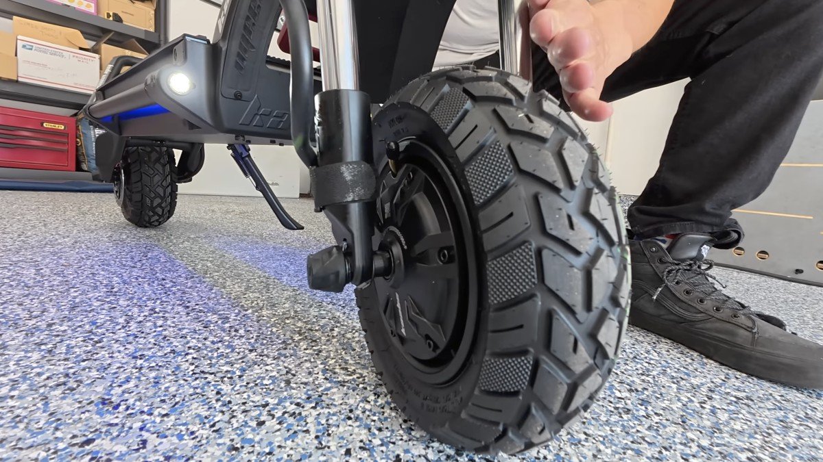 2025 Kaabo Warrior 11 Max front wheel.png