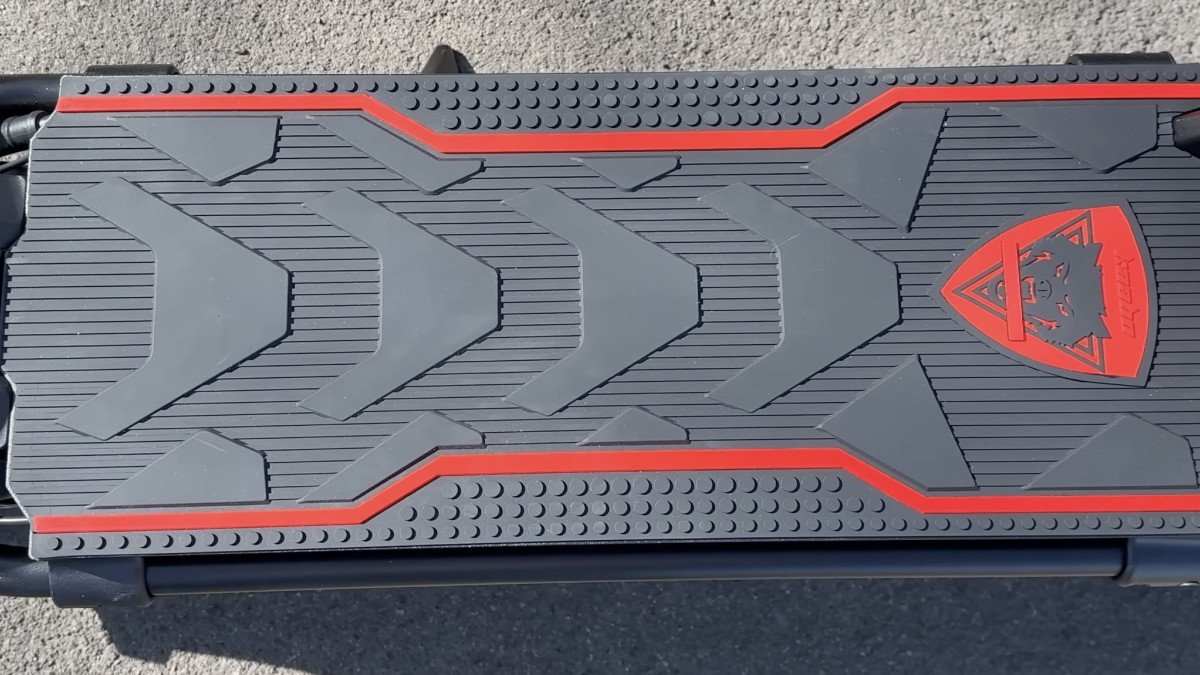 2025 Kaabo Warrior 11 Max deck detail.png