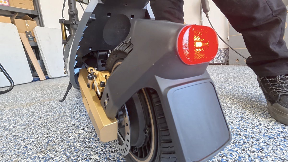 2026 NAVEE NT5 Ultra X brake light.png