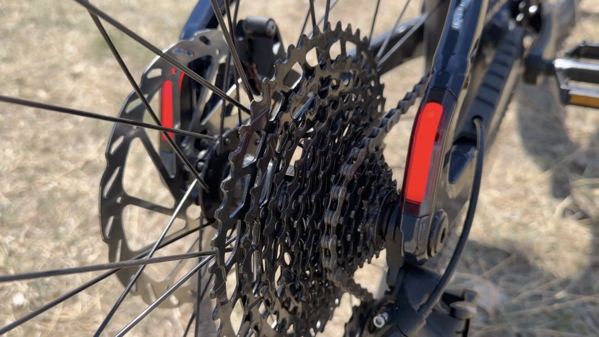2026 Aventon Ramblas ADV tail light.png
