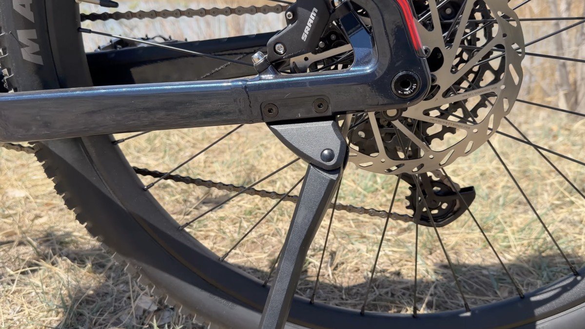 Aventon Ramblas ADV kcik stand.png