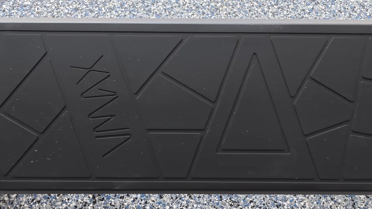 2025 VMAX VX2 Hub deck view.png
