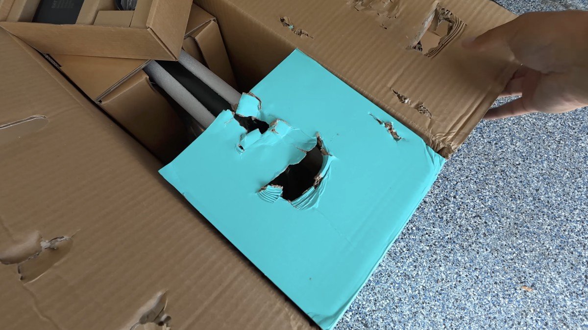 2025 VMAX VX2 Hub box damage.png