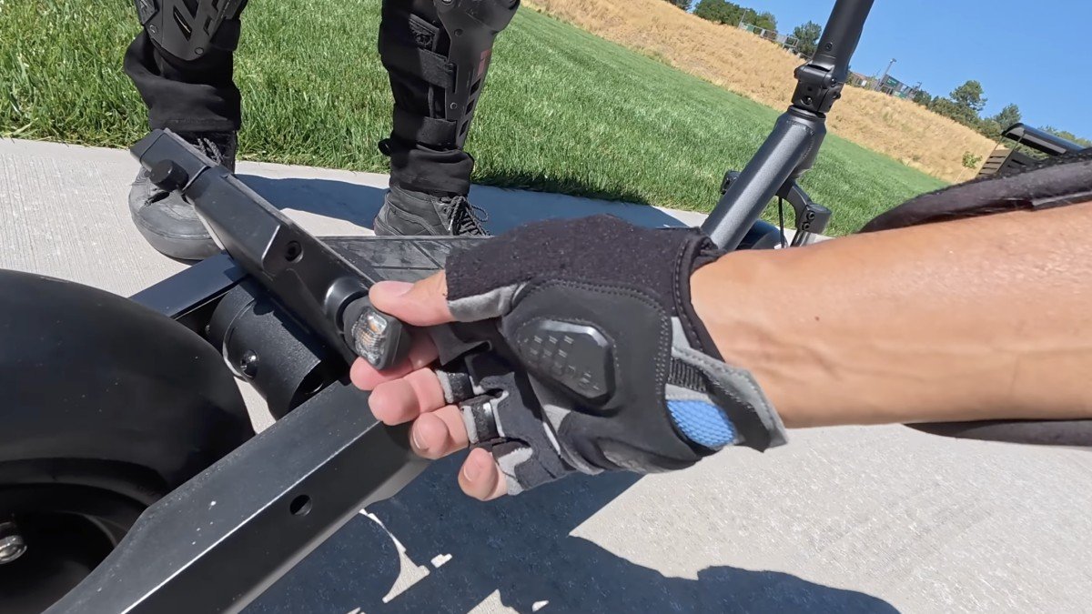 2025 VMAX VX2 Hub rear signal.png