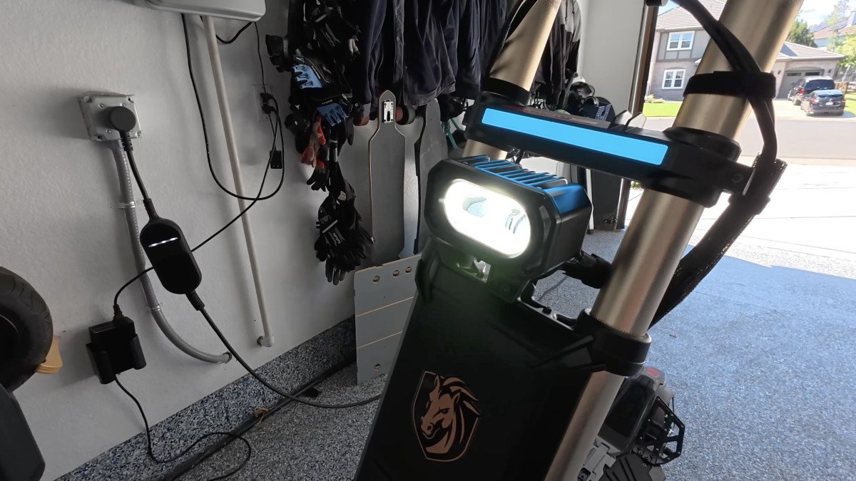2025 Hooga Daytona front light.png