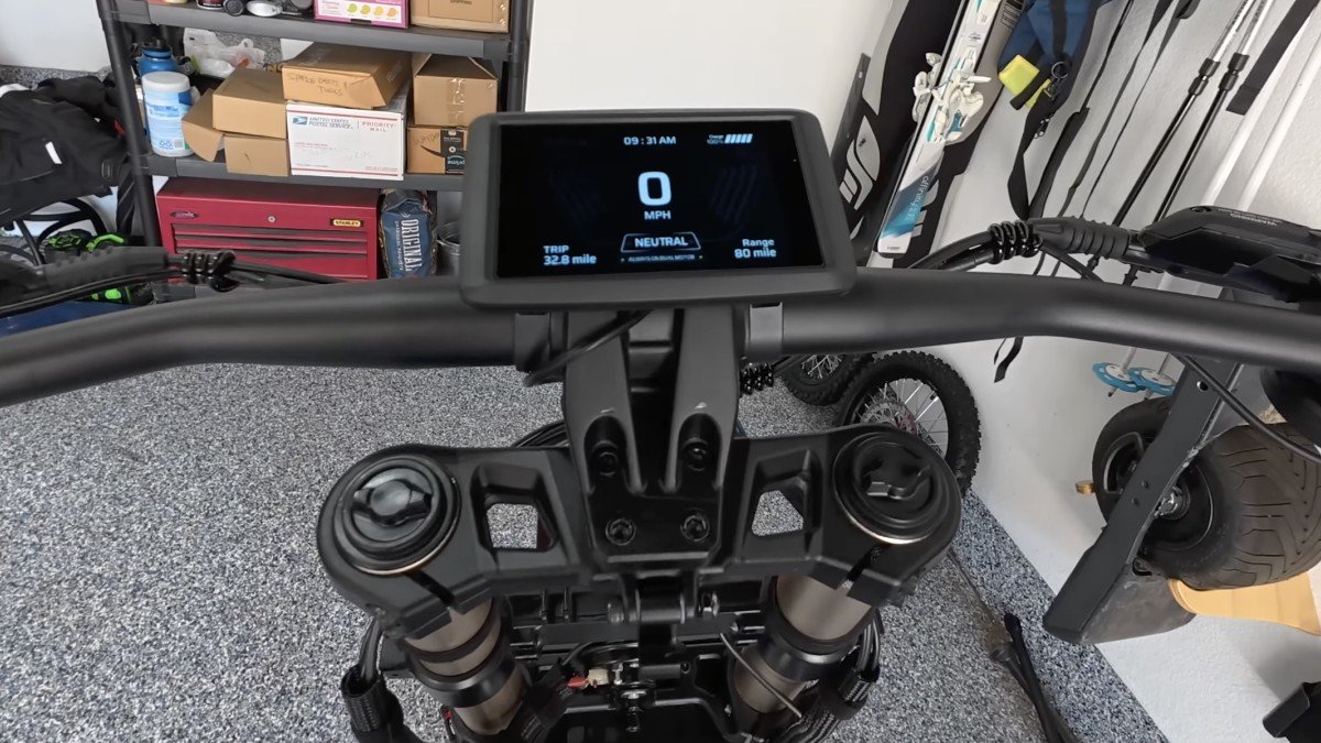 2025 Hooga Daytona cockpit.png