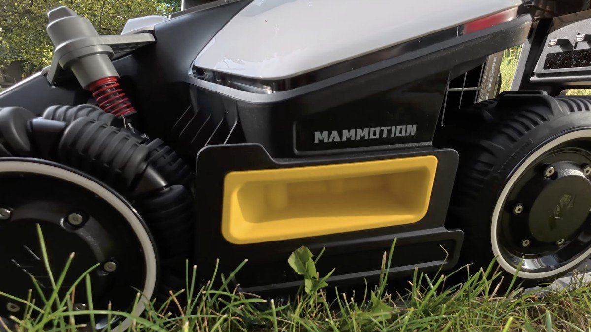 Mammotion Luba Mini suspension.png