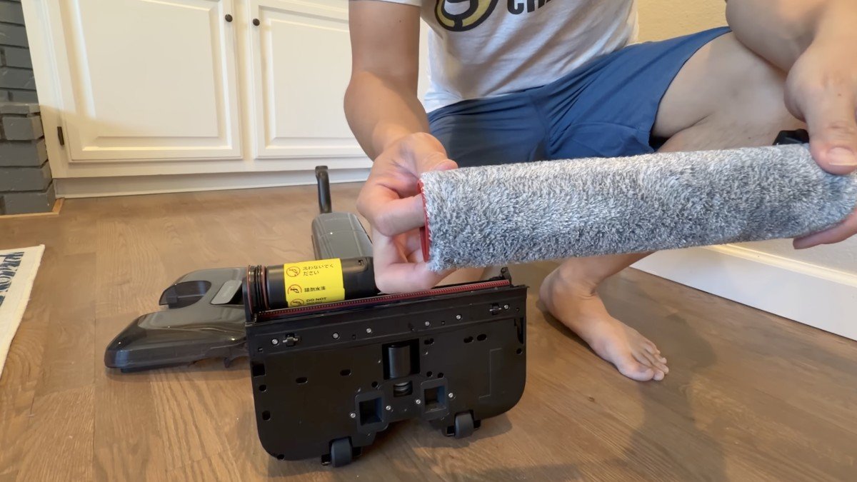 2026 Dreame Aero roller detach.png