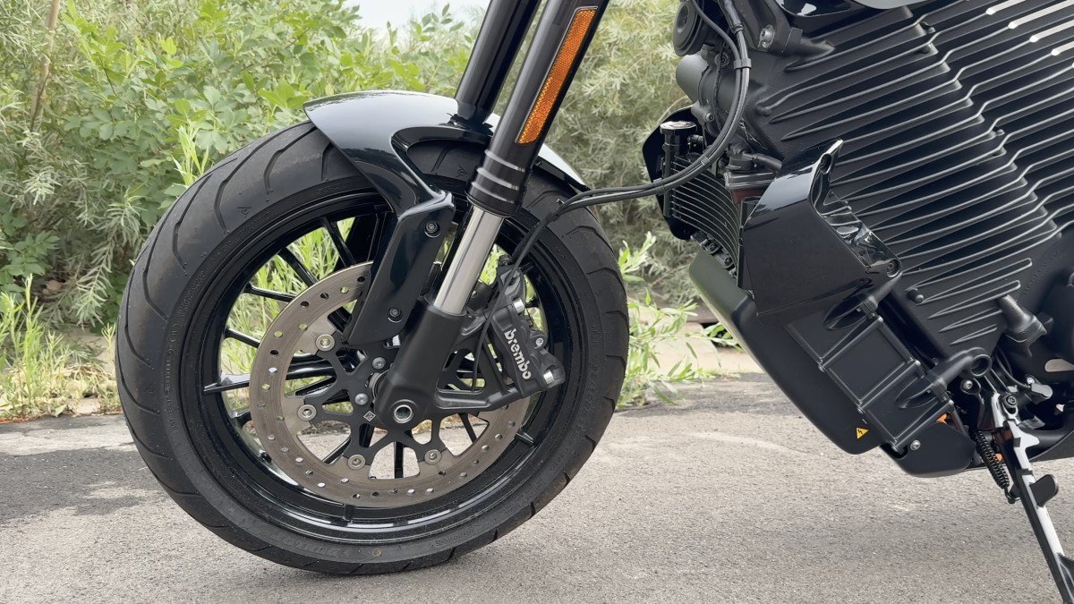 2025 LiveWire S2 Alpinista front wheel.png