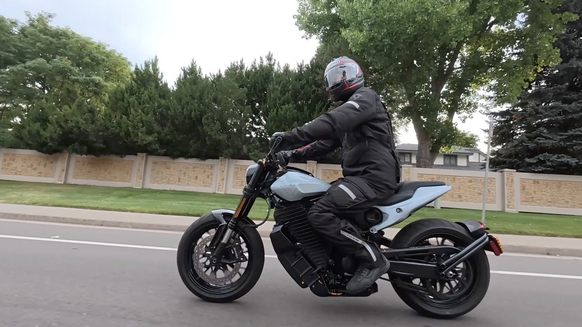 2025 LiveWire S2 Alpinista ride shot.png