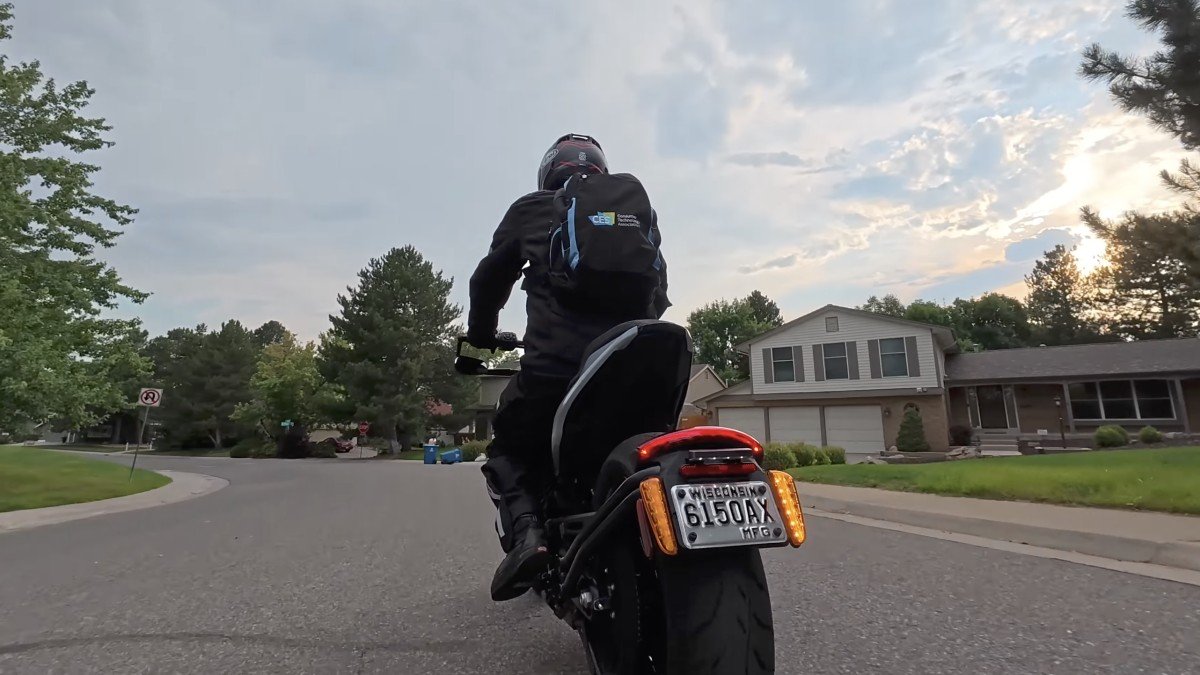 2025 LiveWire S2 Alpinista turn signal.png