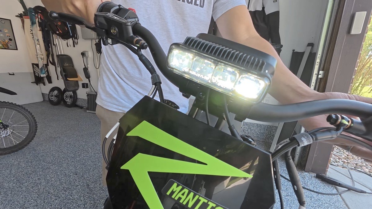 2025 Rawrr Mantis X Pro head light.png