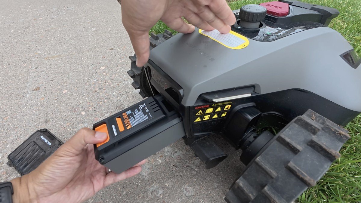2025 Mammotion Yuka Mini battery.png