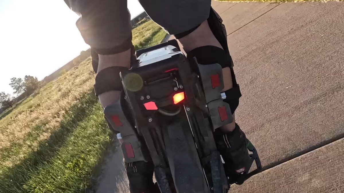 Nosfet Apex turn signal.png